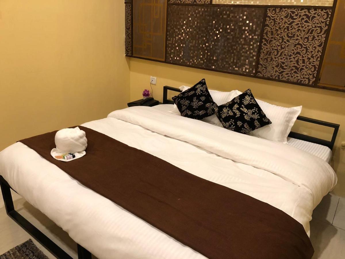 Hotel The Madaar House Varanasi Exterior foto